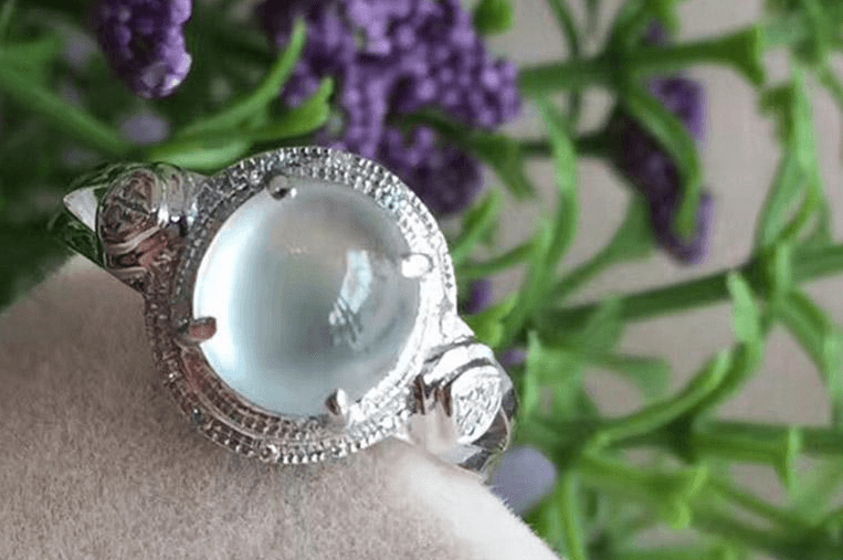 冰种翡翠的颜色有哪些？哪种颜色的价值更高?   第2张