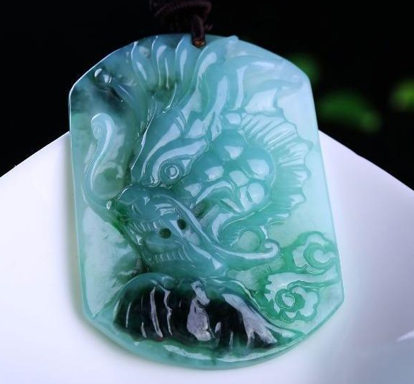 染色翡翠的鉴别 怎么看是否是染色翡翠   第2张