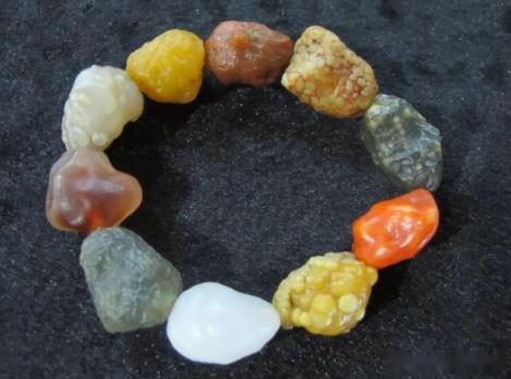 阿拉善奇石迅速影响着奇石界，它有哪些特征？  第4张