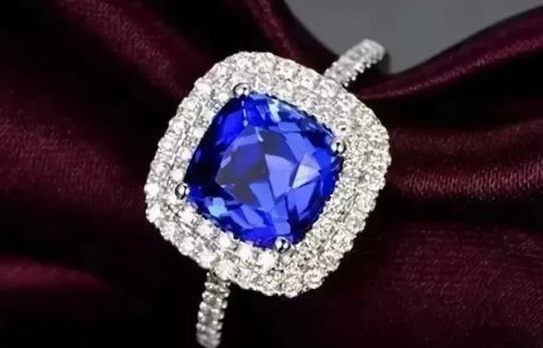 吊坠翡翠玉坦桑矿区宣布修建“长城”！绝矿之前，坦桑石还能涨价多少？  第6张