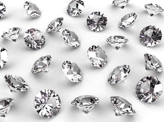 翡翠吊坠简单款钻石降价了？因供应过剩，需求疲软  第2张