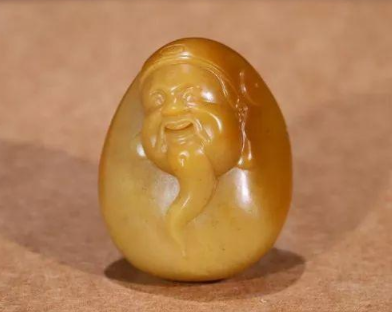 一件巴掌大的玉竟拍出2657万天价，是何原因？  第5张