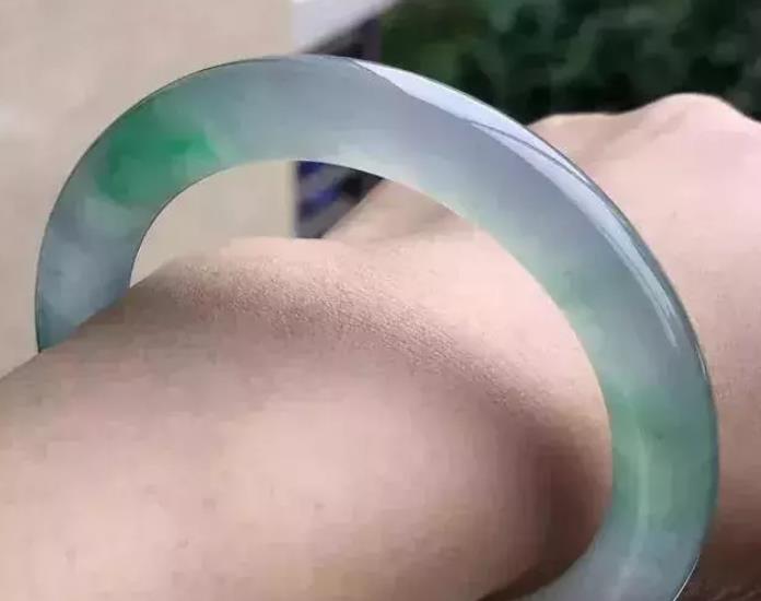 按照翡翠的价格给翡翠定个档，不知您的翡翠在第几档？  第6张