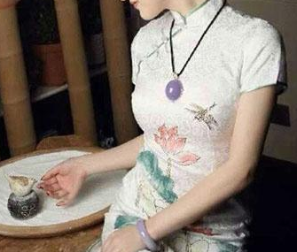 玉手镯价格翡翠戒面为啥这么火  第2张