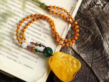 在线鉴别翡翠你要知道必要的一些珠宝色彩的搭配技巧  第5张