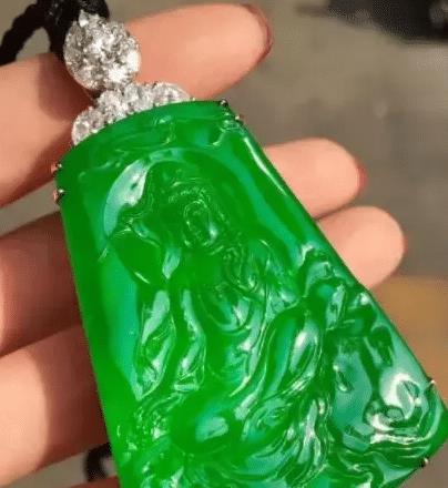 翡翠“色辣”为极品，那你知道翡翠“色辣”的评定标准是什么吗？  第3张