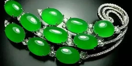 描金翡翠手镯价格你认为翡翠价格行情还会一直涨上去吗？  第7张