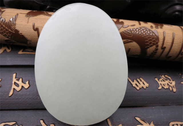 籽料无事牌大概什么价？这么贵的宝贝该如何挑选？   第1张