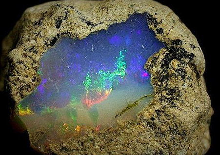 翡翠手镯鉴别好坏中国的“欧泊热”可以持续升温吗？欧珀目前价值还处于低谷  第6张