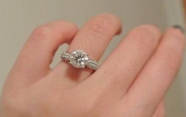 打灯发红木那翡翠原石如何大牌都用的K金首饰，与肤色这样搭配让你更有气质，你不知道吧！  第3张