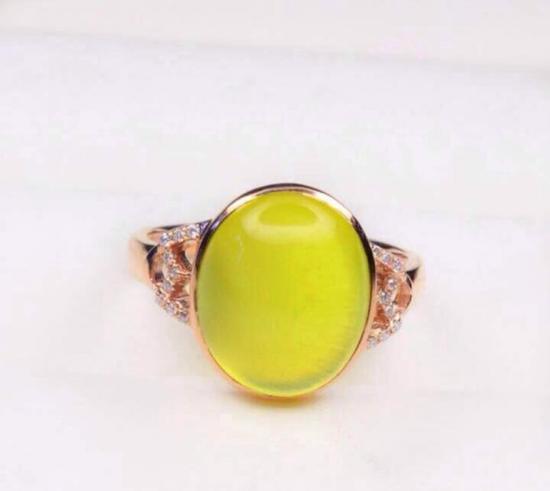 翡翠另类雕刻葡萄石收藏价值几何？   第2张