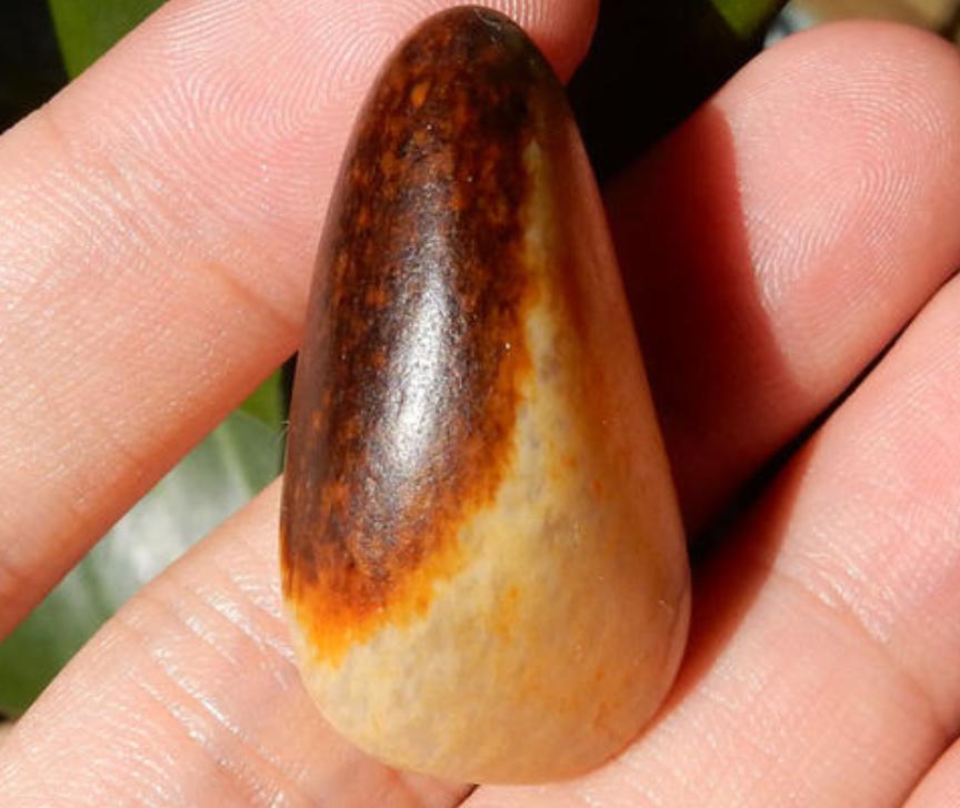 和田玉的籽料价格急剧上升，满级和田玉大料，才是收藏的利器！  第2张