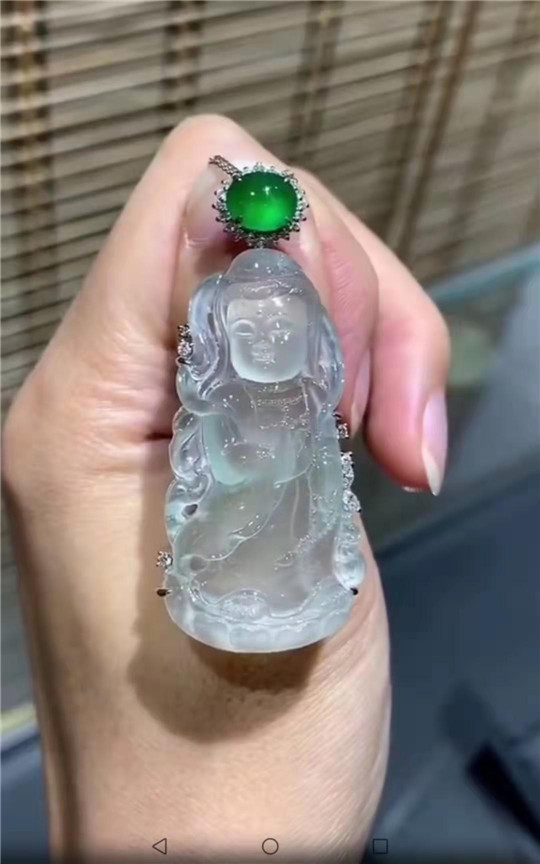 翡翠神佛类的雕刻，鉴赏需要注意些什么？   第6张