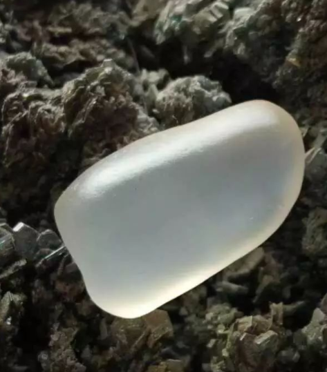 托帕石、白色宝石光、白水晶，你分的清吗？  第1张