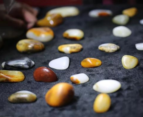 张铁军翡翠是a货么疫情之下，和田玉市场涨跌的最新变化来了  第2张