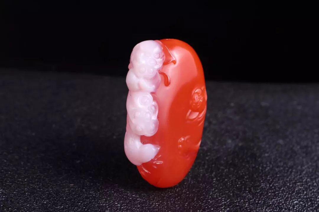 注色的翡翠手镯图片鲜为人知的异色南红之美  第8张