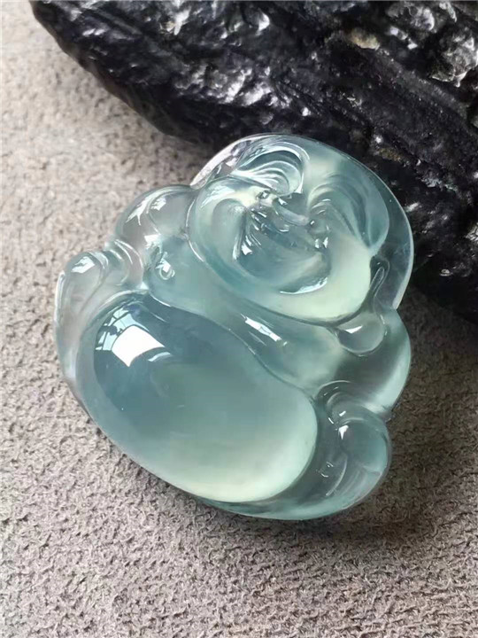 翡翠神佛类的雕刻，鉴赏需要注意些什么？   第5张