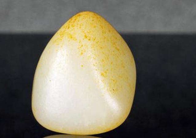 和田玉的籽料价格急剧上升，满级和田玉大料，才是收藏的利器！  第8张