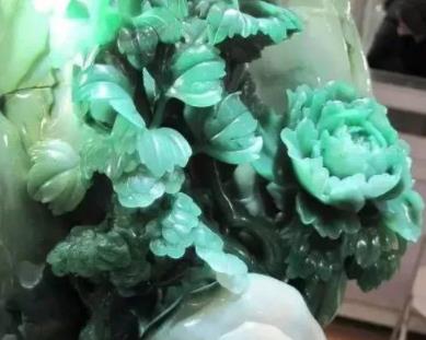 血沁翡翠手镯原来这些都是石英岩玉，你分得清吗？  第3张