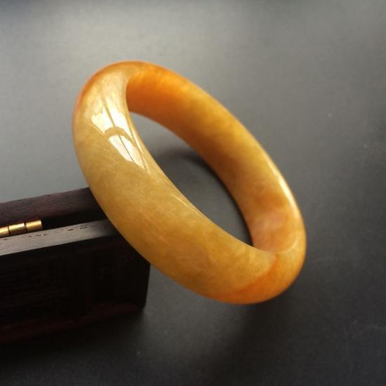 金翡翠又是什么品种？这样的翡翠能升值吗？  第1张