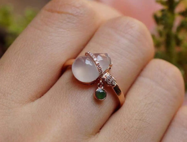 那些被年轻人带火的翡翠饰品，你知道吗？  第2张