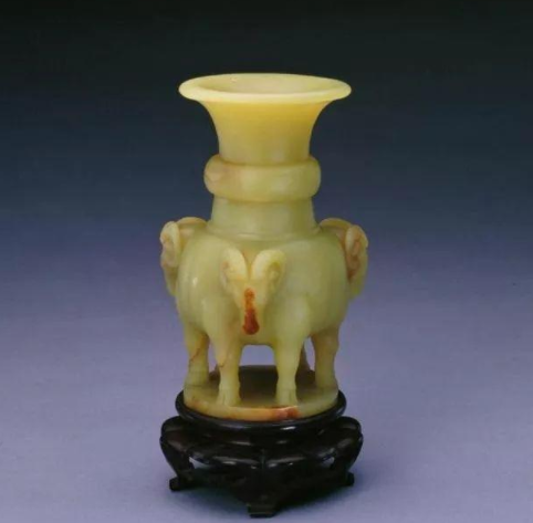 一件巴掌大的玉竟拍出2657万天价，是何原因？  第3张