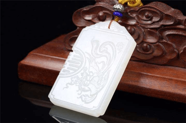 和田玉玉牌的价值比你想象更高，它背后的文化底蕴十分深厚！   第3张