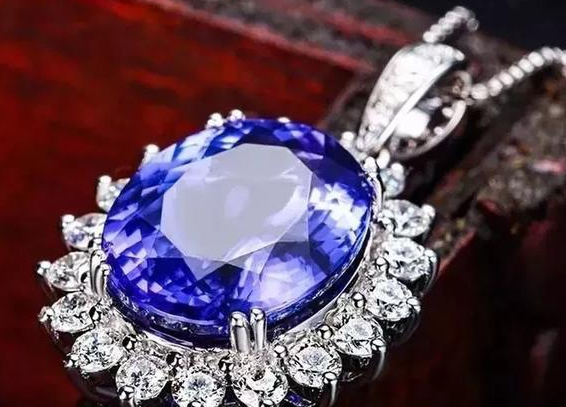 吊坠翡翠玉坦桑矿区宣布修建“长城”！绝矿之前，坦桑石还能涨价多少？  第3张