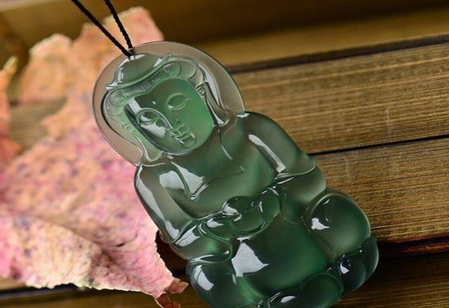 都说翡翠保值适合投资，为何我的翡翠买回来，一直在掉价！！  第4张