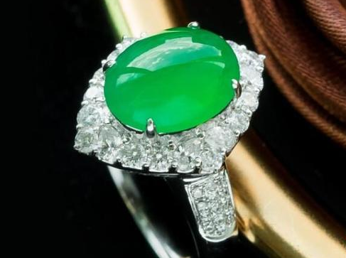 老种料翡翠翡翠价格走势是否崩塌？  第1张