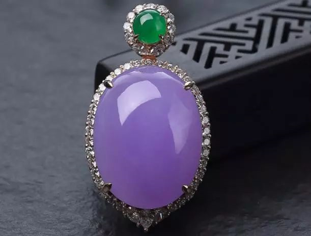 翡翠回收  一克多少钱 贵不贵 