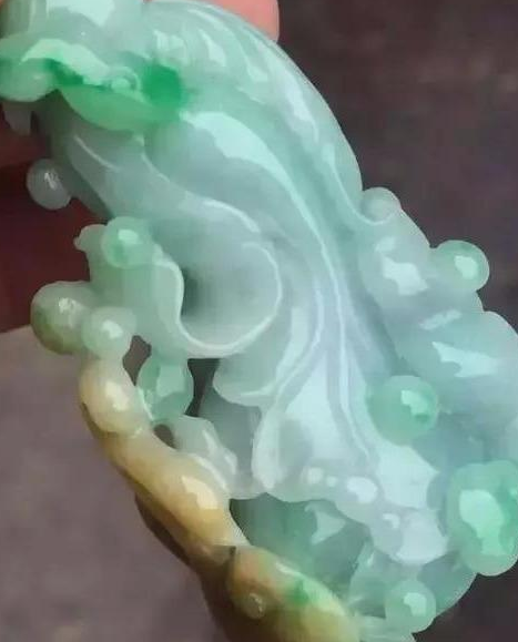 假翡翠原石特征翡翠原石如何解料才能利益最大化？  第7张