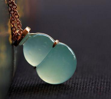 翡翠手镯会有变化吗无绺不遮花有什么含义 无绺不遮花的意思 