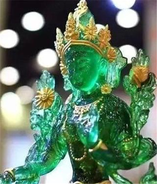 翡翠吊坠正阳绿琉璃还是翡翠？泰国供奉百年的“翡翠“观音，绿到让人睁不开眼  第1张