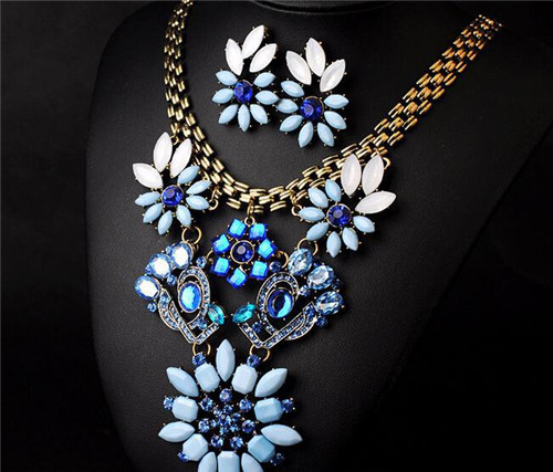 缅甸翡翠原石切开廯代图片这些首饰代表的寓意不同，可别买错了  第1张