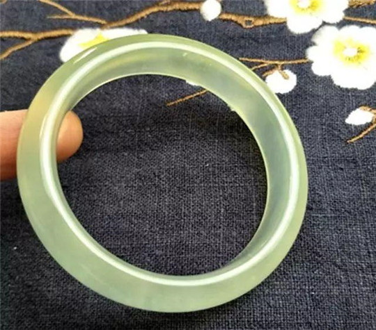 翡翠A货花件 金叶子这个网红玉石品种，真的不值钱  第5张