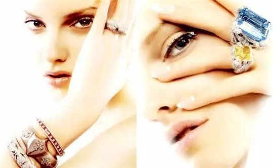 冰种三彩翡翠女人一定要拥有的七件珠宝，你备齐了没？  第1张