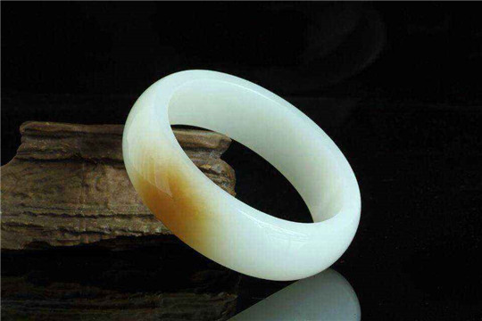 玉镯子一般多少钱网购别只考虑和田玉山料手镯多少钱，这些问题更该关注！  第4张