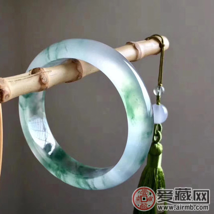 老翡翠戒指拍卖价格辨别玻璃种翡翠技巧汇总 