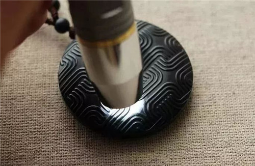 翡翠海豚图黑羊脂被某些人垄断禁采，为何？  第5张