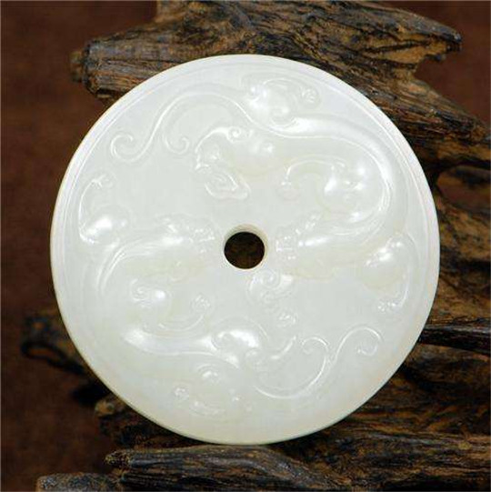 和田玉和岫岩玉有什么不一样？  第1张