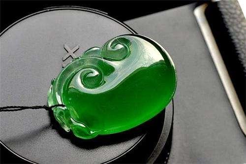 冰种手翡翠棉絮是怎么形成的 翡翠有棉絮好不好 