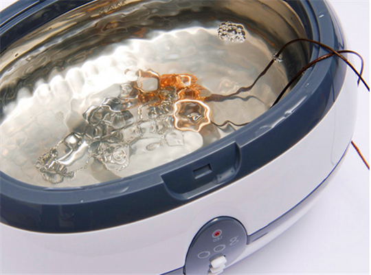 戴了几年的珠宝色泽暗淡无光，戴上去一点都不时尚，真想拿去洗洗！  第5张