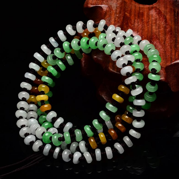 翡翠美在哪里？从四个视角赏析，全方位发掘它的三大使用价值 