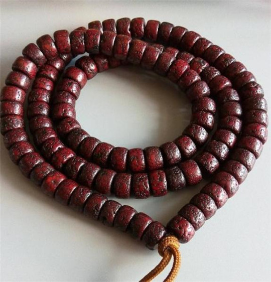 翡翠如何把玩盘一串就能陪伴你到老，这样的手串你有几串？  第4张