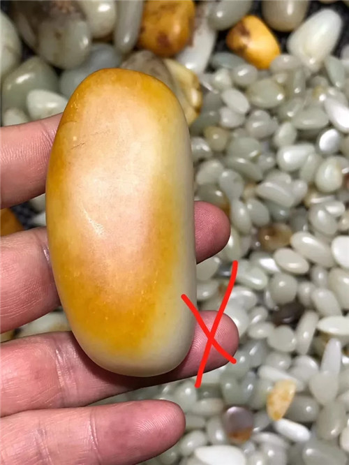 大熊翡翠手镯价位爱“捡漏”的朋友，遇见这种“和田玉”可要注意啦！！  第2张