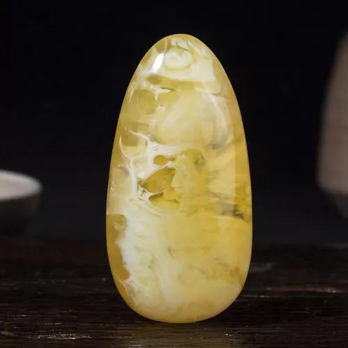 翡翠手镯 女人缅甸琥珀和波罗的海琥珀有哪些区别？  第7张