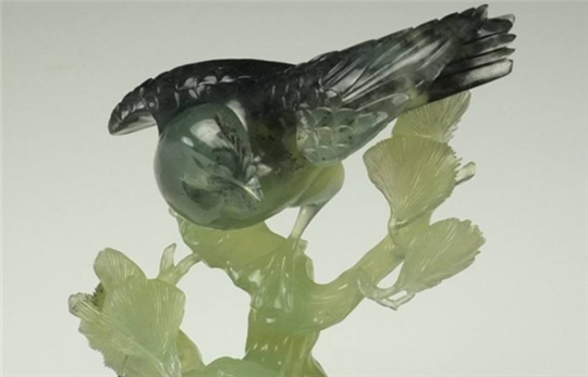 岫岩玉杂质有哪些，对价格有影响吗？  第4张