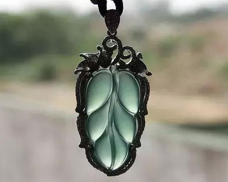 翡翠园价格它称为翡翠界的“蓝色妖姬”，据说未来10年可能比房子还要值钱  第7张