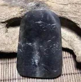 翡翠豆绿手镯本以为是块煤炭险些丢掉，没想到是王者，几经雕琢富到流油  第5张